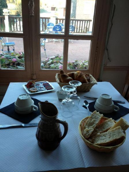 Restaurant & Chambres D'Hotes L'Eau Vive Fatouville-Grestain ภายนอก รูปภาพ